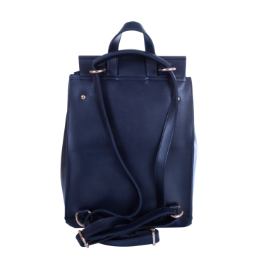 Deri mavi sırt çantasının arka tarafı şeffaf arka plan png 'inde izole edilmiş.