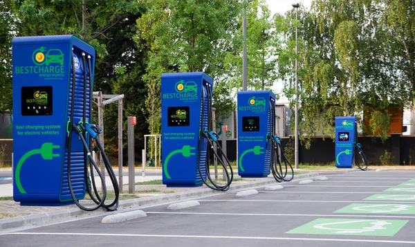 电动汽车充电站 生态电力与环境 绿色可持续能源 卢森堡的Wasserbillig — 图库照片