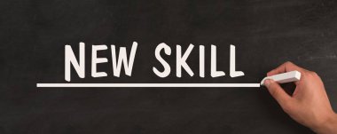 Yeni beceri, eğitim kavramı, bir hedefe sahip olmak, çevrimiçi öğrenme, bilgi güç stratejisi, ilerleme ve gelişmedir 