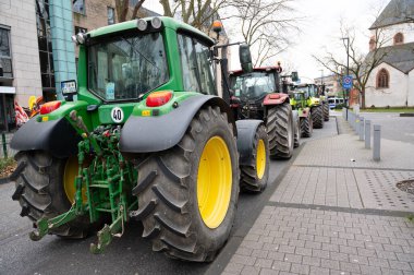 Çiftçi protestosu, hükümetin tarım dizel ve araç vergisi muafiyetlerini kaldırma planını kınamak, traktörlerle birlikte 8. 2024 'te Almanya' nın Trier kentinde gösteri yapmak.