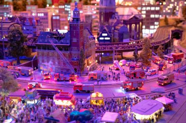 Almanya 'daki Miniatur Wunderland Hamburg, itfaiye departmanı yangını söndürdü, evi yaktı, dünyanın minyatür modelli yapısıyla müzeyi, 12.12.2023
