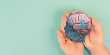 Alzheimer farkındalık günü, bunama tanısı, Parkinson hastalığı, ADHD, hafıza kaybı bozukluğu, bulmaca parçalı beyin, hasarlı akıl. 