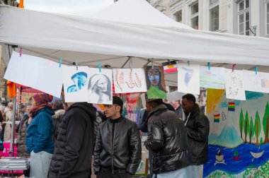 Trier, Almanya 'da sağ görüşlü AFD' ye karşı protesto, insan hakları, ayrımcılık ve ırkçılık için gösteri, çeşitlilik, seçmen kitlesi sol parti, siyasi miting