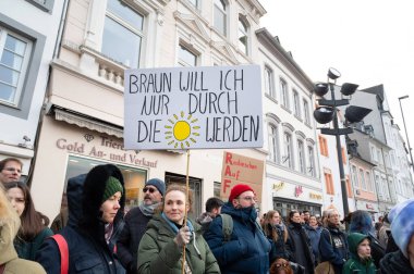 Trier, Almanya 'da sağ görüşlü AFD' ye karşı protesto, insan hakları, ayrımcılık ve ırkçılık için gösteri, çeşitlilik, seçmen kitlesi sol parti, siyasi miting