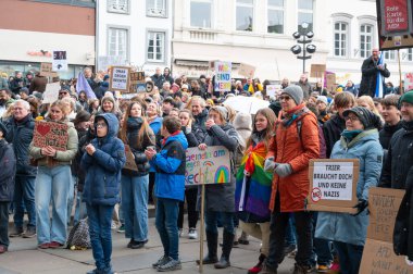 Trier, Almanya 'da sağ görüşlü AFD' ye karşı protesto, insan hakları, ayrımcılık ve ırkçılık için gösteri, çeşitlilik, seçmen kitlesi sol parti, siyasi miting