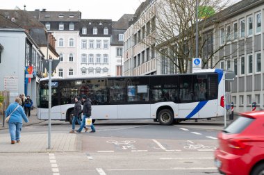 Trier, Almanya 'da sağ görüşlü AFD' ye karşı protesto, insan hakları, ayrımcılık ve ırkçılık için gösteri, çeşitlilik, seçmen kitlesi sol parti, siyasi miting