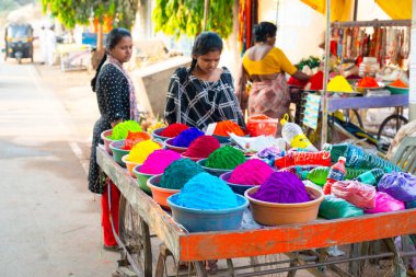 Hindistan, Hampi 'de Holi festivali, Karnataka eyaleti, 15.03.2025, Hindu bayramı renkleri, aşk, eşitlik ve bahar kutlamaları