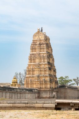 Güney Hindistan, Hampi 'deki Virupaksha tapınağı, Antik Vijayanagara İmparatorluğu' nun tarihi anıtı, Hindu kültürü ve dini