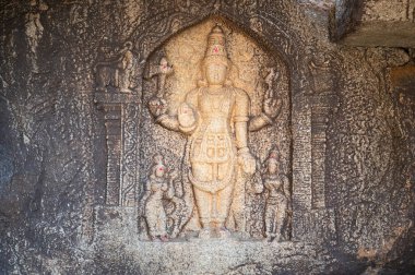 Antik heykel Hampi tapınağında, Tungabhadra nehrinin kayasına oyulmuş, Hindu dini, Tanrım, Vijayanagara İmparatorluğu 'nun yıkımında Ganesh.