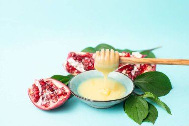 Rosh hashanah, Yahudiler yeni yılı kutluyor. Musevi takvimi, ballı nar, bayram geleneği için yiyecek.