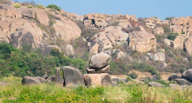 Hampi 'nin Tungabhadra nehri, kayalık arazi, Güney Hindistan, Karnataka, panorama manzarası.