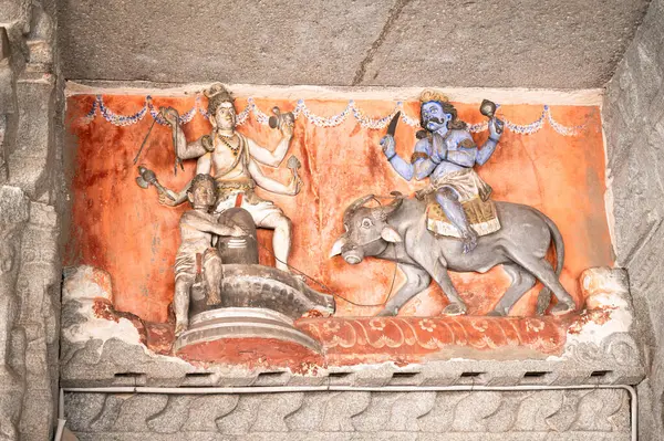 Markandey, Lord Shiva ve Yama 'nın hikayesi, Hampi' deki Virupaksha tapınağı, Vijayanagara İmparatorluğu, Hindistan 'daki hinduizm, antik taş oyma heykel