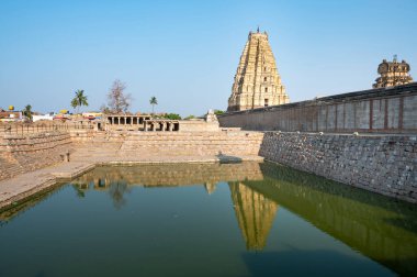 Güney Hindistan, Hampi 'deki Virupaksha tapınağı, Antik Vijayanagara İmparatorluğu' nun tarihi anıtı, Hindu kültürü ve dini