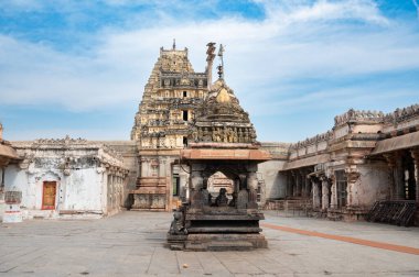 Güney Hindistan, Hampi 'deki Virupaksha tapınağı, antik Vijayanagara İmparatorluğu medeniyetinin tarihi anıtı, Hinduizm kültürü ve dini