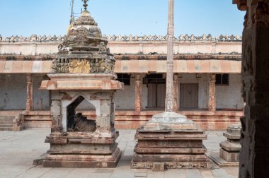 Güney Hindistan, Hampi 'deki Virupaksha tapınağı, antik Vijayanagara İmparatorluğu medeniyetinin tarihi anıtı, Hinduizm kültürü ve dini