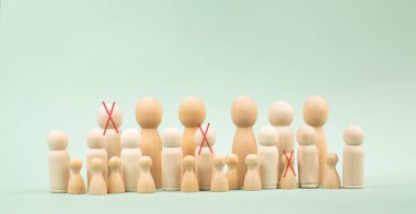 Kültürü, sansürü, siyasi çatışmayı ve tartışmayı, ayrımcılığı, sosyal medya ve nüfuzu, farklı görüş ve perspektiflere sahip insanları iptal et