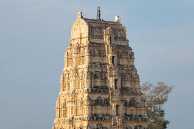 Güney Hindistan, Hampi 'deki Virupaksha tapınağı, antik Vijayanagara İmparatorluğu medeniyetinin tarihi anıtı, Hinduizm kültürü ve dini