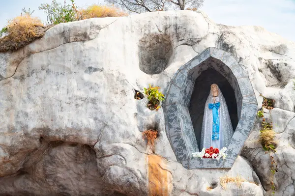 Bakire Meryem heykeli, Aziz Philomena Katolik Kilisesi Mysore, Hindistan, Aziz Joseph Katedrali, Karnataka eyaleti