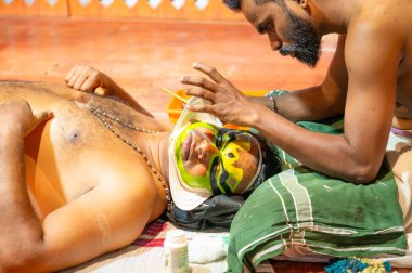 Kathakali 'nin yeşil pachcha rengi, Kerala, malayalam geleneksel Hint dansı, pandomim, drama ve müzik gösterisi sanatçısı, Thekkady in India, 25.03.2025