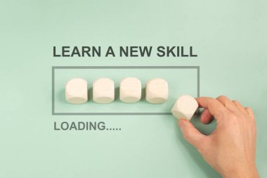 Yeni bir beceri, eğitim kavramı, bir hedefe sahip olmak, bilgi güç stratejisi, ilerleme ve gelişmedir