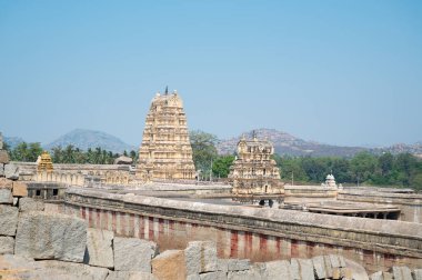 Güney Hindistan, Hampi 'deki Virupaksha tapınağı, antik Vijayanagara İmparatorluğu medeniyetinin tarihi anıtı, Hinduizm kültürü ve dini