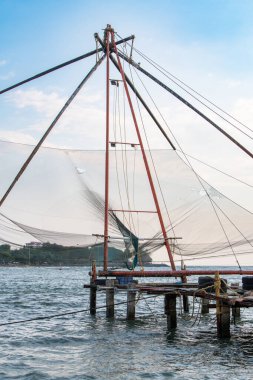 Kochi sahilinde Çin balık ağları, Hindistan 'da Kerala, Cheenavala veya Tangkul, geleneksel sabit kaldırma ağı