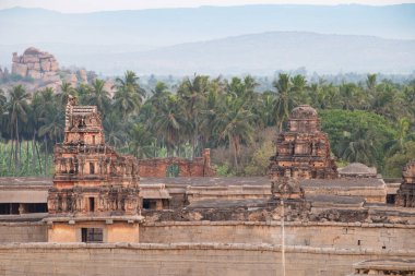 Güney Hindistan, Hampi 'deki Virupaksha tapınağı, antik Vijayanagara İmparatorluğu medeniyetinin tarihi anıtı, Hinduizm kültürü ve dini