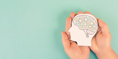 Çarklı beyin, takım çalışması, beyin fırtınası ve yaratıcılık konsepti, yapay zekada dişli çarkları döndürme, mühendislik zihni 