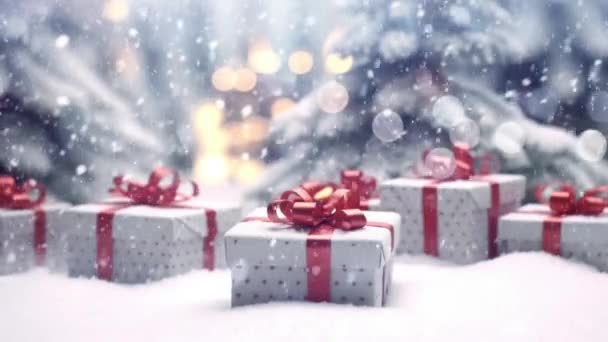 Красиво Загорнуті Різдвяні Подарунки Безтурботний Зимовий Пейзаж Сніжинками — стокове відео
