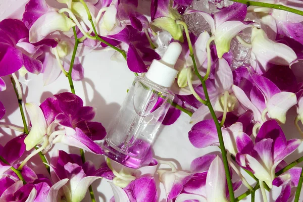 Mokup Trubice Láhev Pro Péči Pleť Kosmetické Vodou Splash Květiny — Stock fotografie