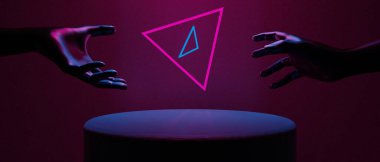 Teknolojinin fütürist siber punk gösterimi, oyun bilimkurgu sahne kaidesi arka planı, krom psikedelik floresan podyumun oyuncu pankartı.