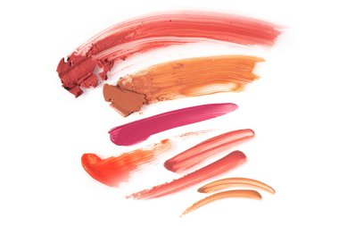 beyaz arka planda makyaj malzemesi, ruj ve dudak parlatıcısı...