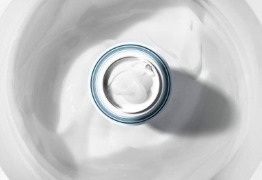 Güzellik, tıbbi cilt bakımı ve kozmetik ürünleri paket maketi, yüz kremi.