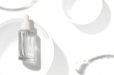 Güzellik, tıbbi cilt bakımı ve kozmetik ürünleri paket maketi, yüz kremi.