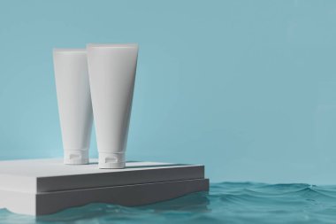 Kozmetik cilt bakımı güzellik kremi maketi, banyo içi, tıbbi sağlık tedavisi, makyaj malzemesi, bir şişe ambalaj tüpü.