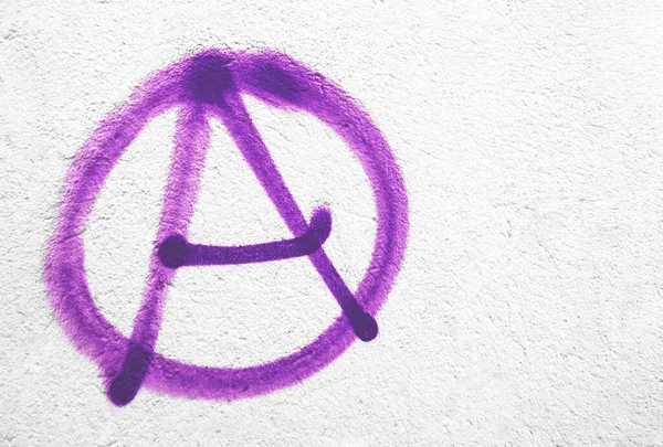 Violettes Anarchie Symbol Der Wand Ideal Für Texturen Hintergründe Und — Stockfoto
