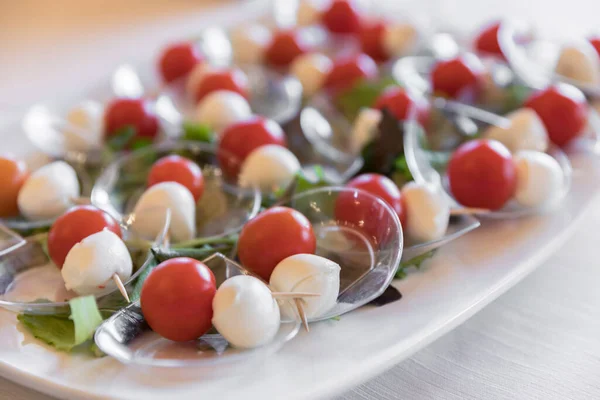 Nourriture Italienne Caprese Salade Avec Tomate Mozzarella Basilic Fête Vacances — Photo
