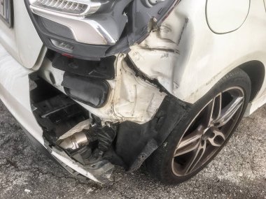 Trafik kazasından sonra hurdaya dönmüş. Sigorta. Bodyworker.