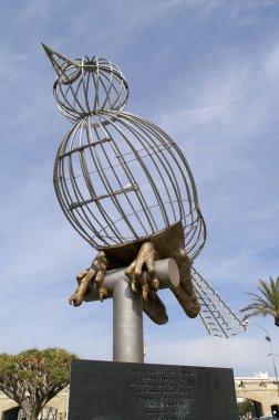 Cadiz (İspanya). Cadiz şehrindeki Plaza de la Constitucin 'de kuş kafesi.