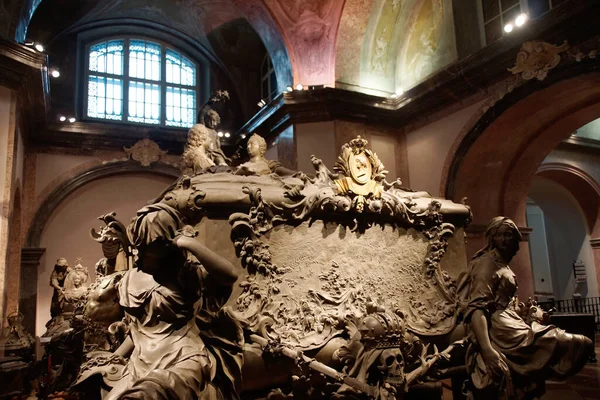 Вена Австрия Гробница Императрицы Марии Терезии Императорском Склепе Вене — стоковое фото