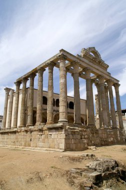 Merida (İspanya). Merida şehrinde Diana 'nın Roma tapınağı.