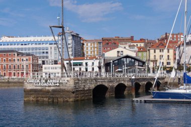 Aviles (İspanya). Aviles 'deki Niemeyer Merkezi.