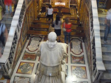 Roma (İtalya). Roma 'daki Santa Maria Maggiore Kilisesi içindeki Papa Pius XX anıtı.