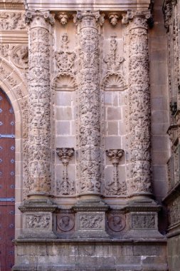 Plasencia (Caceres) İspanya. Plasencia 'nın Yeni Katedrali' nin ana maskesinin mimari detayları..