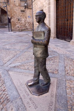 Plasencia (Caceres) İspanya. Plasencia Katedrali 'nin önündeki Manuel Garca Matos anıtı