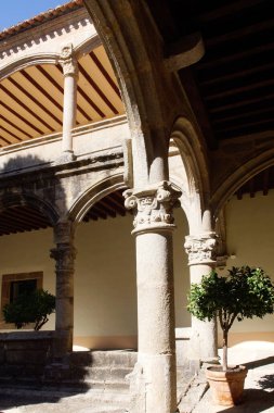 Cadiz (İspanya). Cadiz şehrindeki Castillo de San Sebastin 'in duvar ve kontrol noktası.