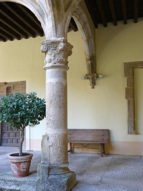 Guadalupe (Caceres) İspanya Guadalupe Leydimizin Kraliyet Manastırı 'nın misafir evinin kulesi..