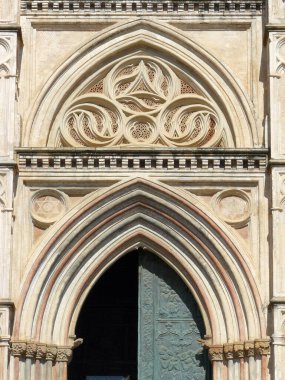 Guadalupe (Caceres) İspanya Guadalupe Manastırı 'nın dış cephesinde Guadalupe Bakiresi' nin hatıra plaketi..