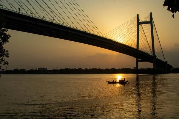 Barco Río Ganges Calcuta Puente Peaje Sobre Río Hooghly Bengala — Foto de Stock
