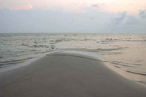 Bakkhali deniz kıyılarının manzarası. En tanınmış turistik yerlerden biri, Bengal 'deki deniz plajı ve doğal güzelliğiyle bakkhali' dir.